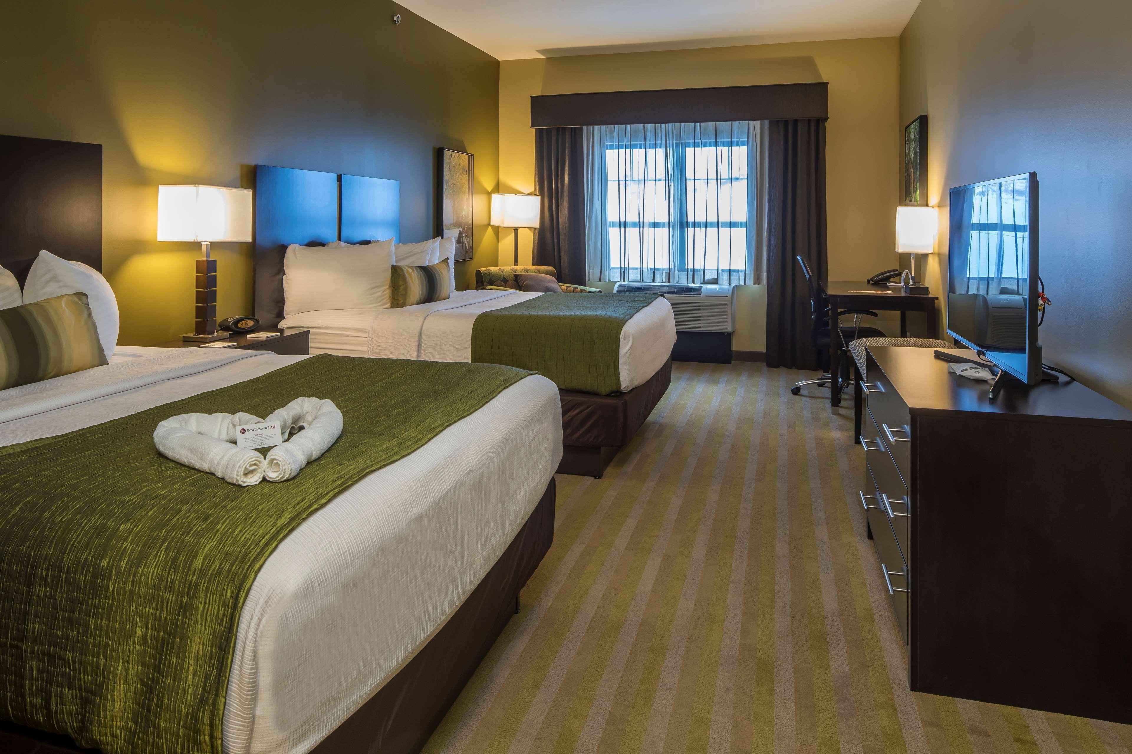 Western Franciscan Square Inn&suites Hotel