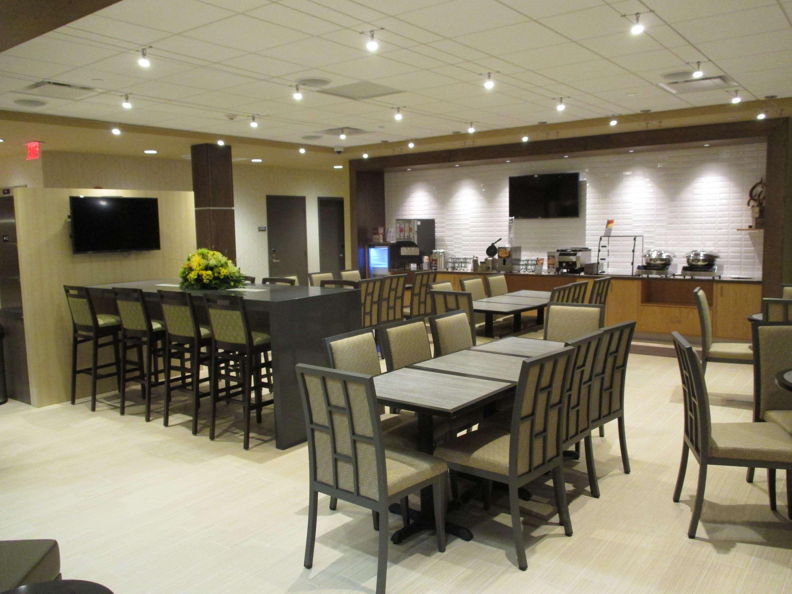 Western Franciscan Square Inn&suites Hotel