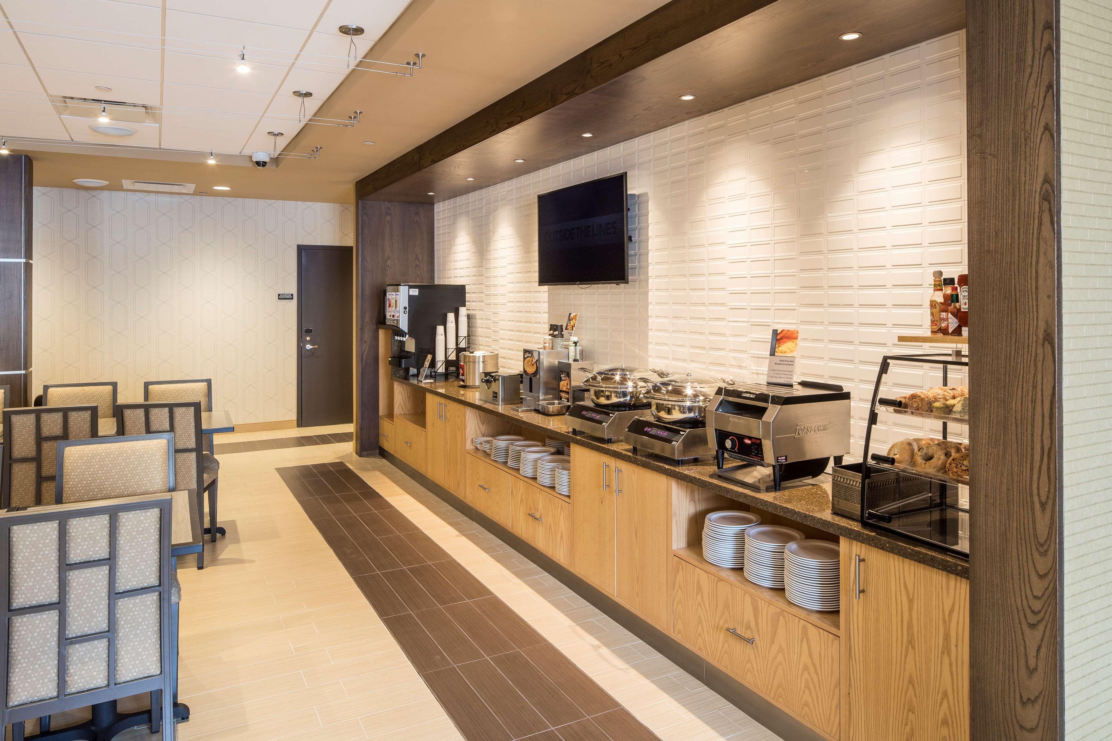 Western Franciscan Square Inn&suites