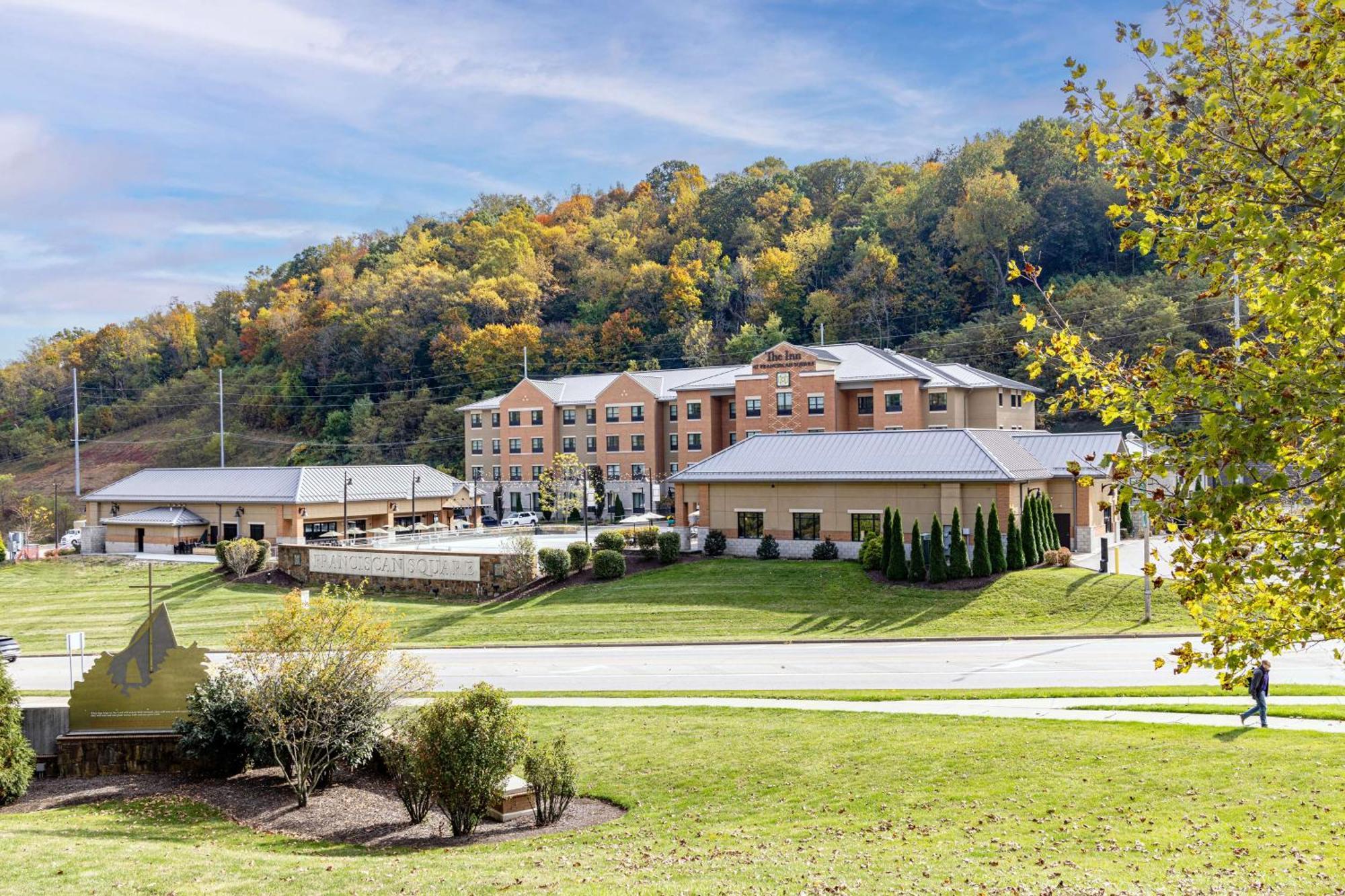 Western Franciscan Square Inn&suites