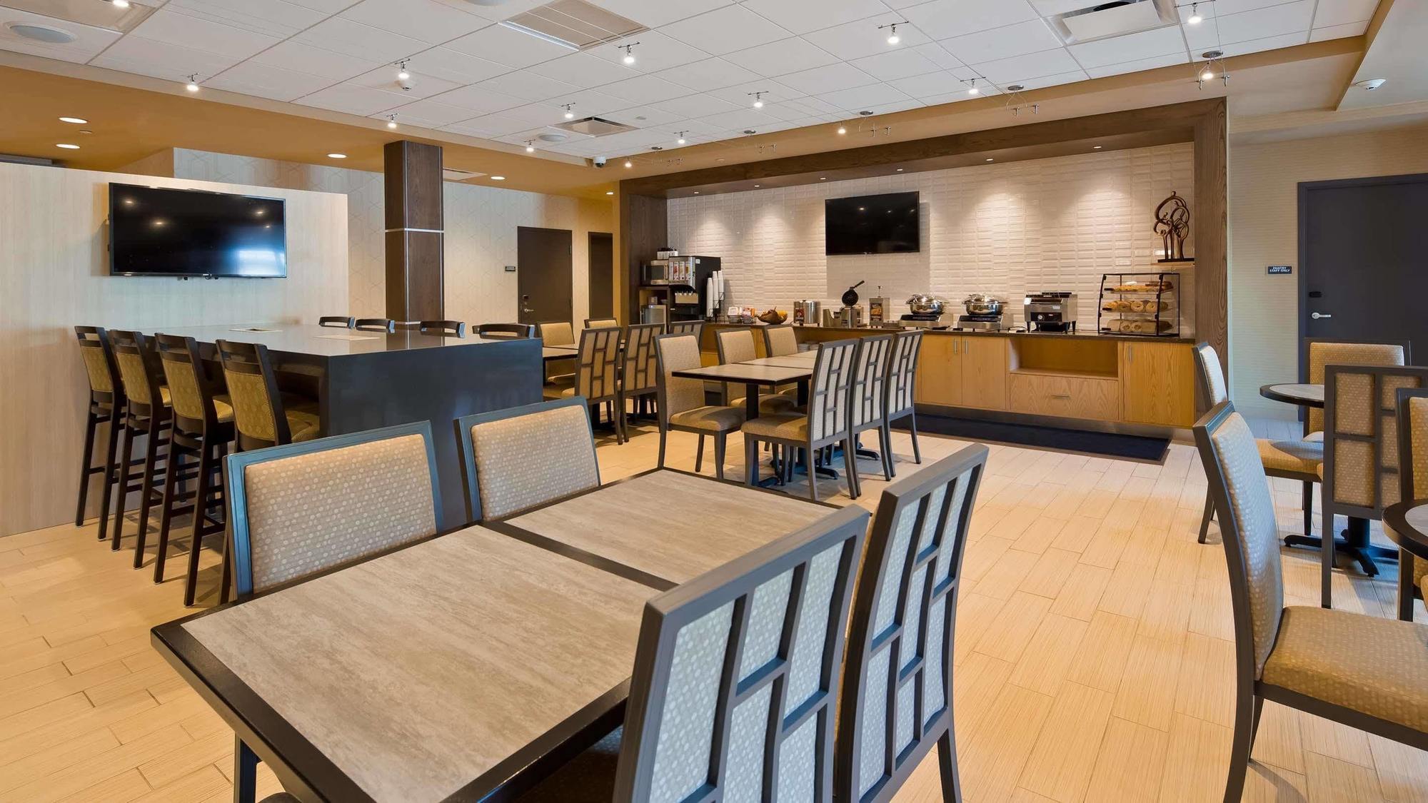 Western Franciscan Square Inn&suites