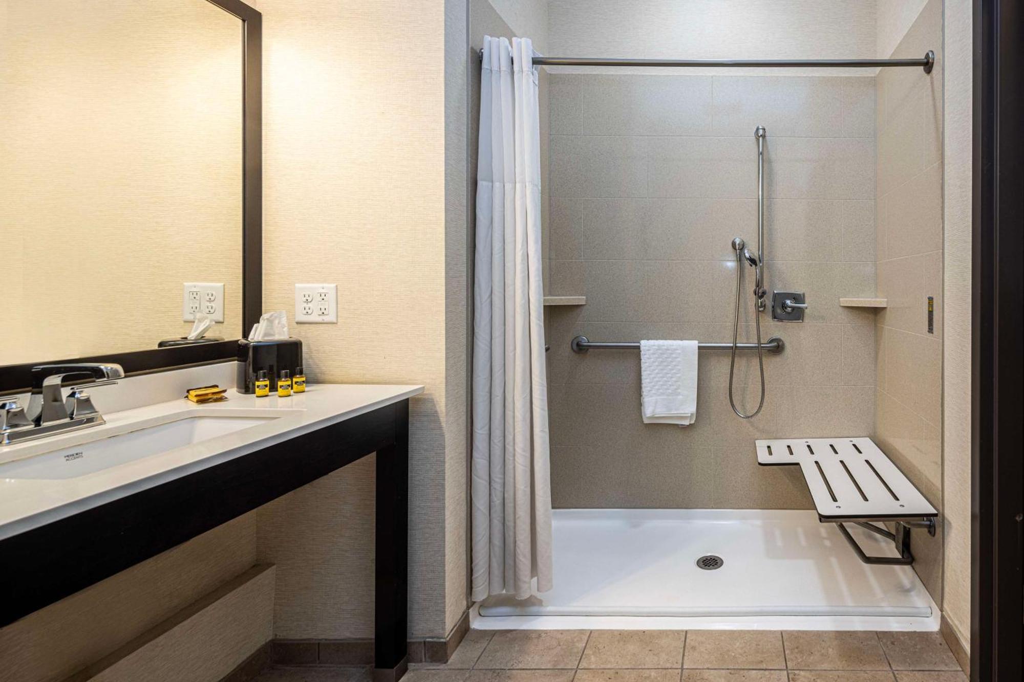 Best Western Plus Franciscan Square Inn & Suites Steubenville 3*