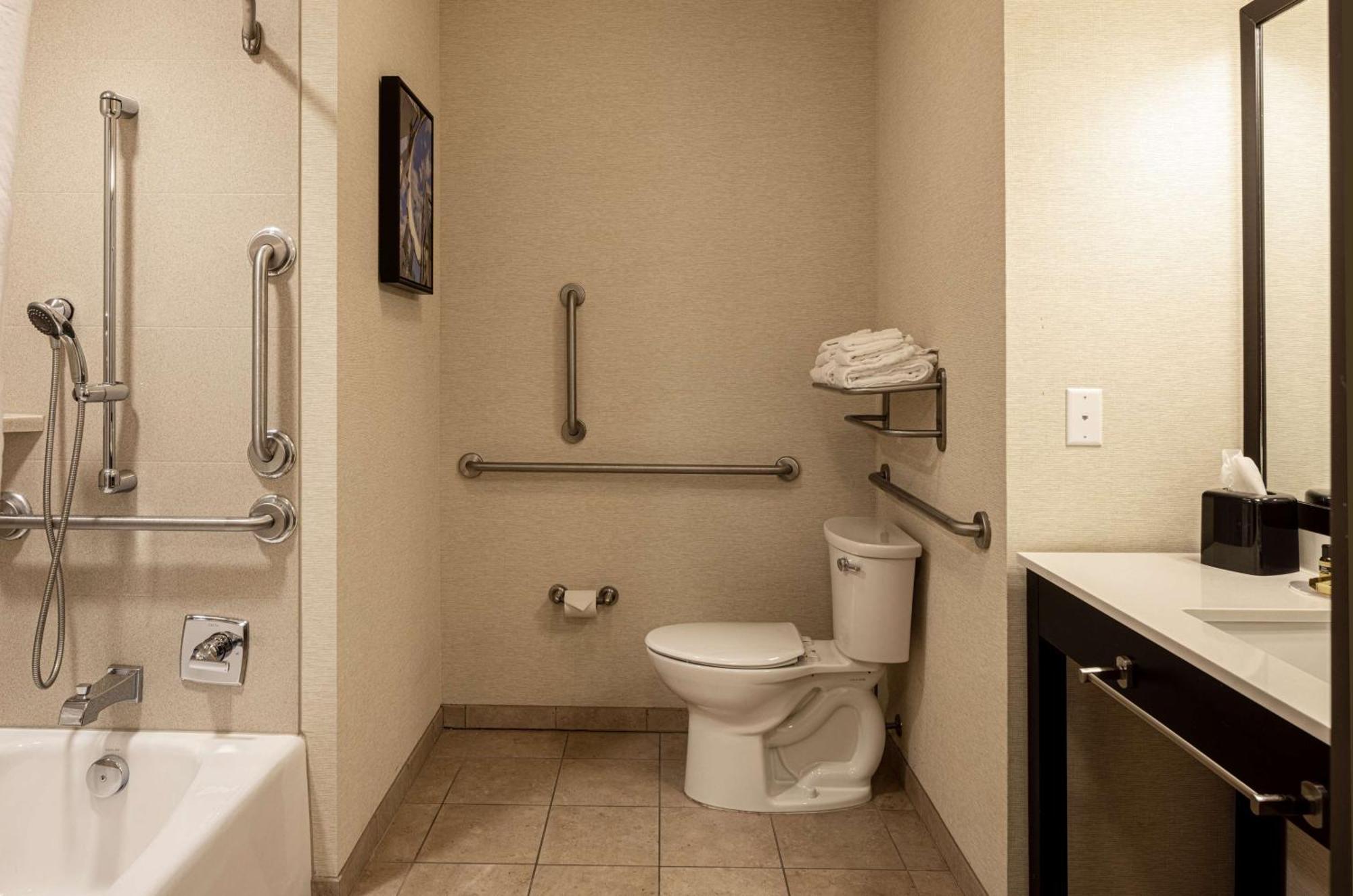 Best Western Plus Franciscan Square Inn & Suites Steubenville 3* Steubenville